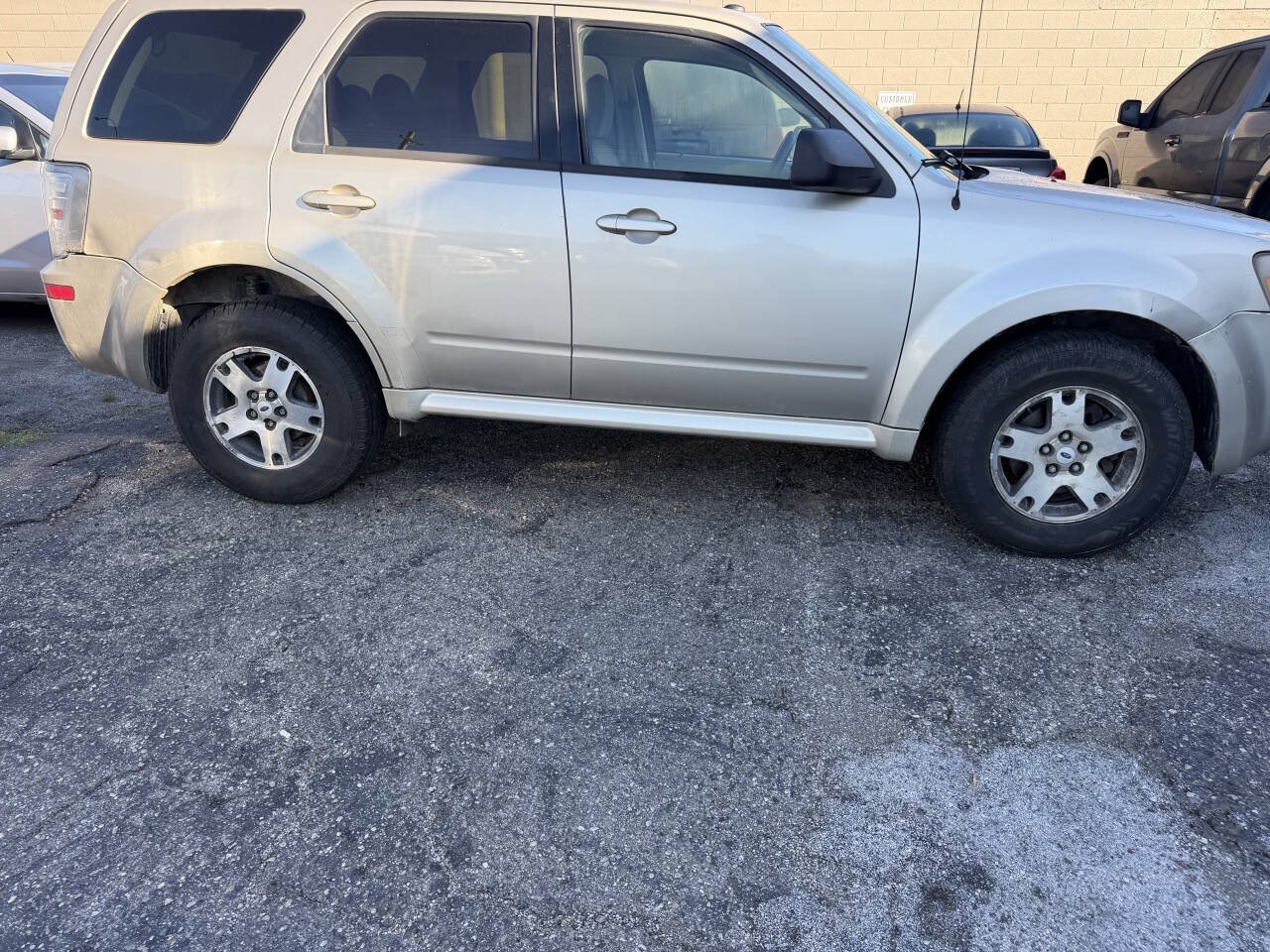 Used 2011 Mercury Mariner 4WD w/ 101A Rapid Spec Order Code image 3
