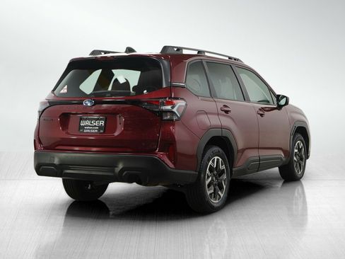 Used 2025 Subaru Forester Premium AWD/4WD image 5