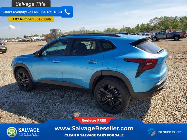 Used 2025 Chevrolet Trax ACTIV w/ Sunroof Package FWD image 3