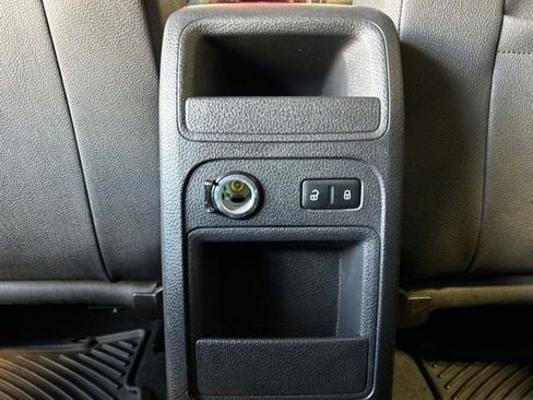 Used 2011 Volkswagen Jetta SE FWD image 16