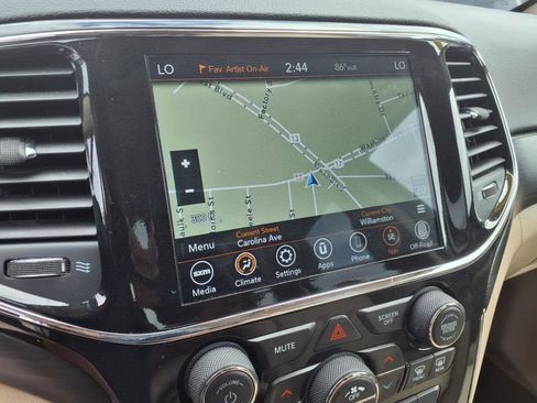 Used 2022 Jeep Grand Cherokee Laredo E image 24