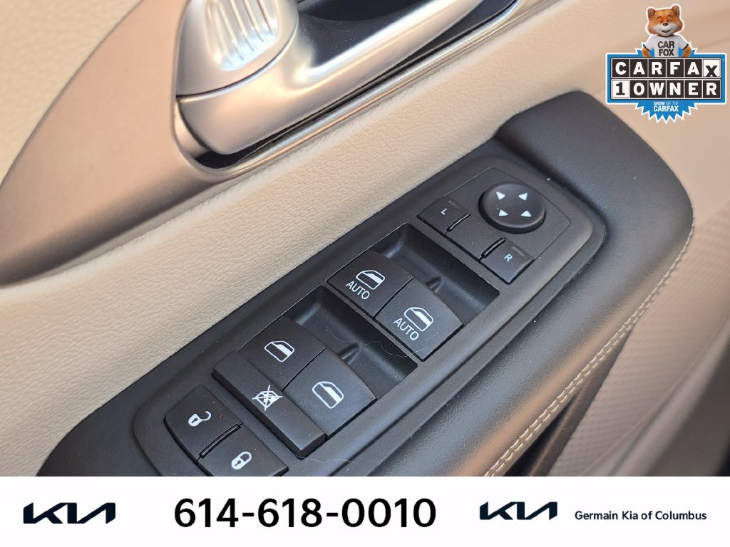 Used 2024 Chrysler Pacifica Limited FWD image 25