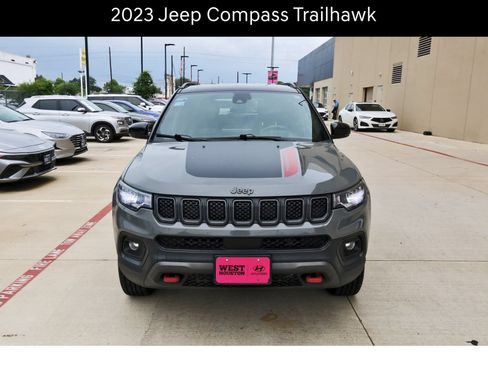 Used 2023 Jeep Compass Trailhawk AWD/4WD image 2