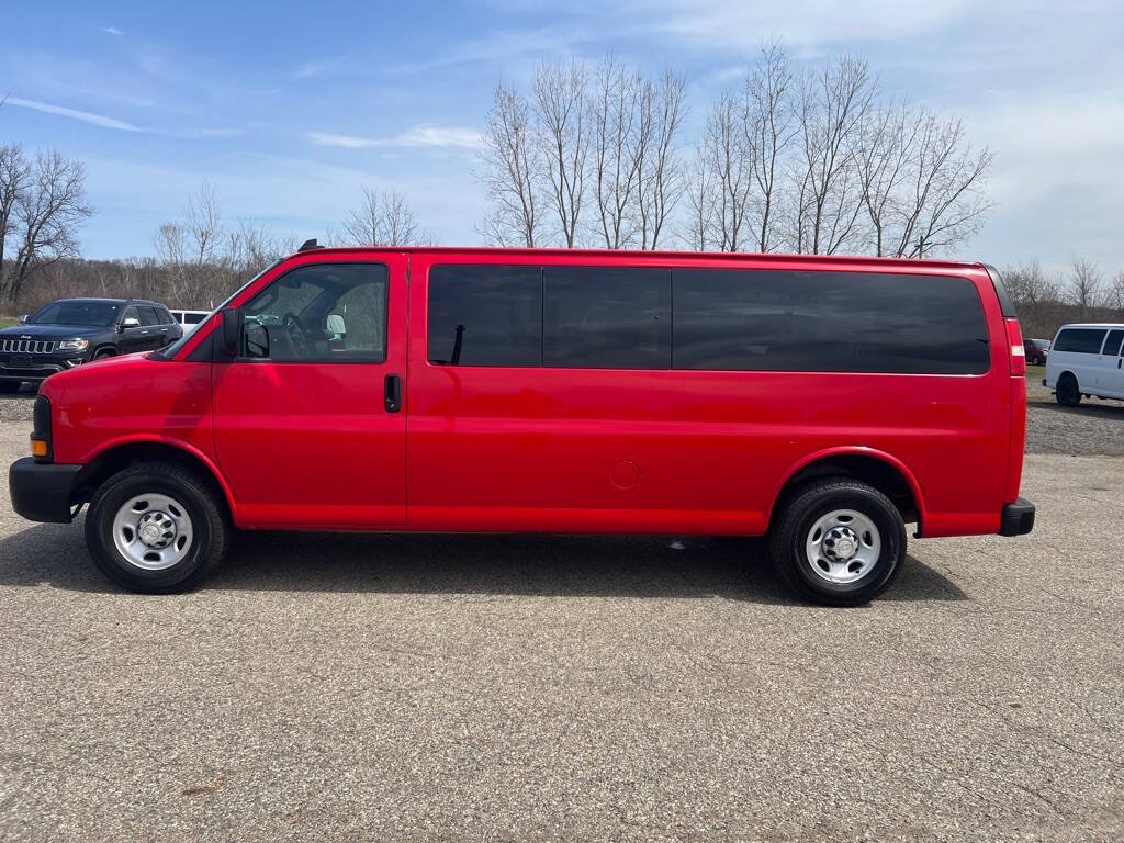 Used 2016 Chevrolet Express 3500 LS RWD image 1