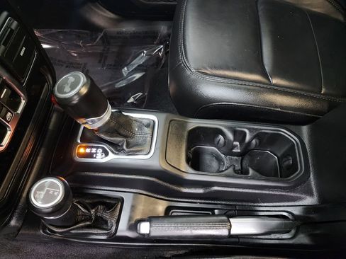 Used 2021 Jeep Wrangler Unlimited Sahara AWD/4WD image 19