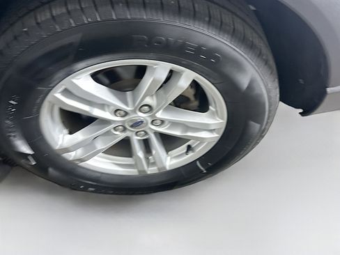 Used 2020 Ford Explorer XLT w/ Equipment Group 202A image 11