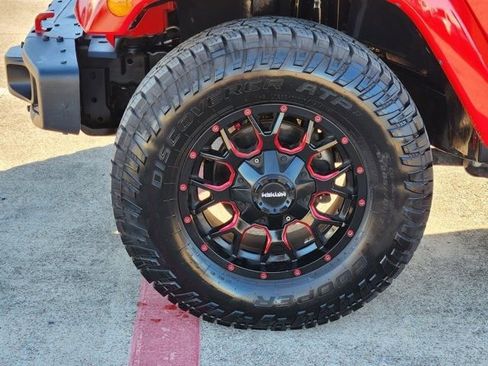 Used 2017 Jeep Wrangler Unlimited Rubicon image 16