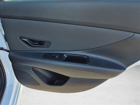 Certified 2025 Hyundai Elantra SEL FWD image 24