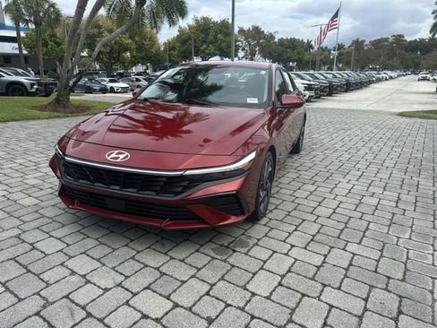 Used 2025 Hyundai Elantra SEL FWD image 19
