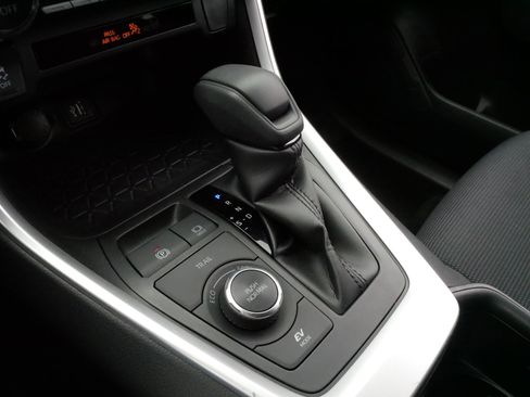 Certified 2023 Toyota RAV4 LE AWD/4WD image 24