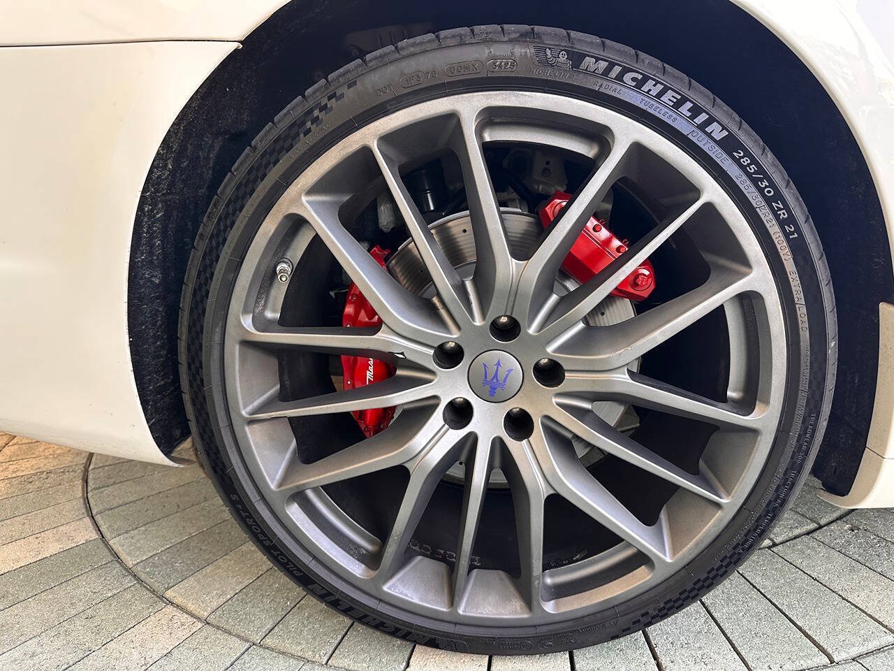 Used 2017 Maserati Quattroporte GTS GranSport RWD image 39
