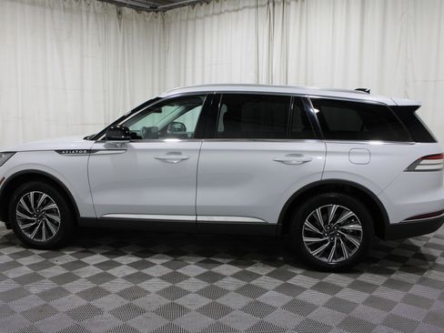 Used 2025 Lincoln Aviator AWD image 32
