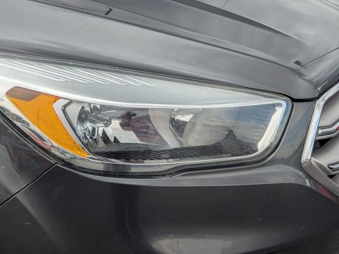 Used 2017 Ford Escape SE AWD/4WD image 10
