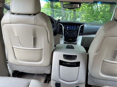 Used 2015 Cadillac Escalade ESV Luxury AWD/4WD image 34