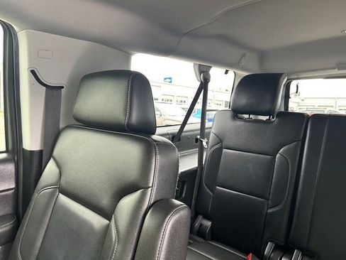 Used 2019 Chevrolet Suburban Premier AWD/4WD image 17