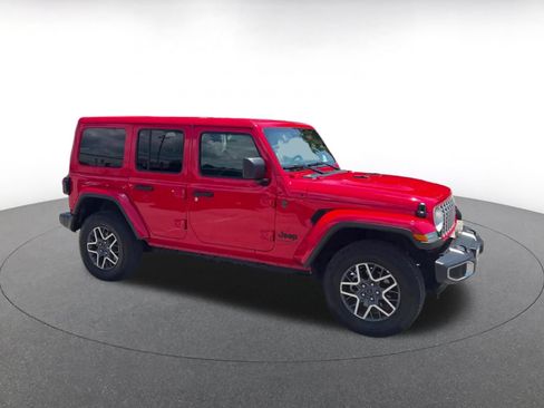 Used 2025 Jeep Wrangler Unlimited Sahara AWD/4WD image 2