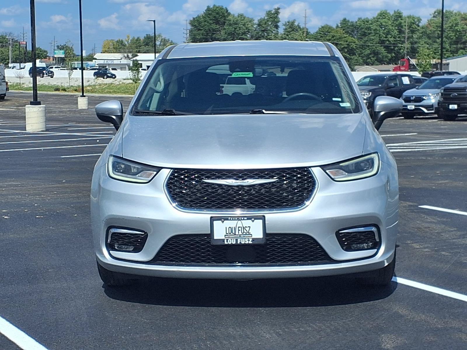 Used 2023 Chrysler Pacifica Touring-L FWD image 36