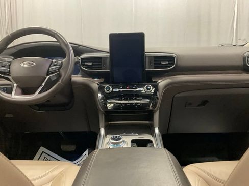 Used 2023 Ford Explorer Platinum w/ Technology Package AWD/4WD image 31