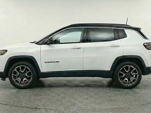 Used 2025 Jeep Compass Trailhawk AWD/4WD image 5