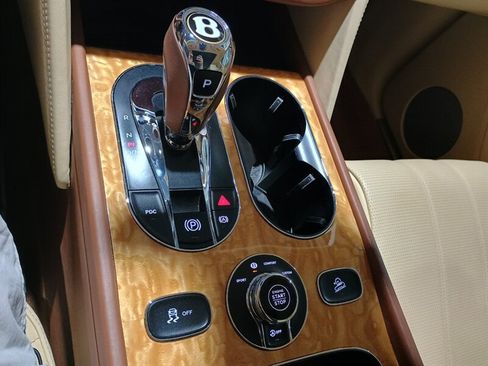 Used 2019 Bentley Bentayga AWD/4WD image 27