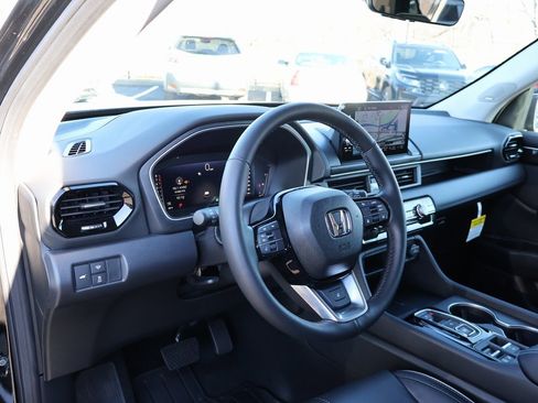 Certified 2025 Honda Pilot Elite image 17