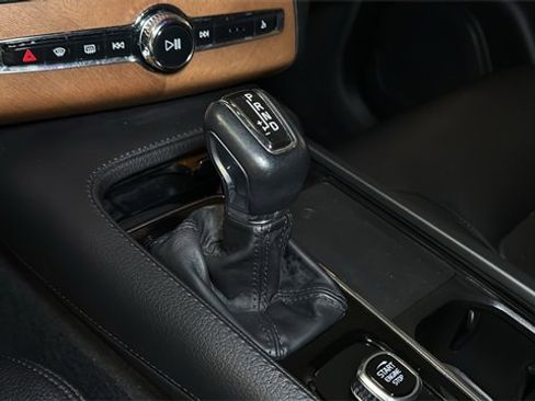 Used 2021 Volvo XC90 T5 Momentum w/ Advanced Package image 31