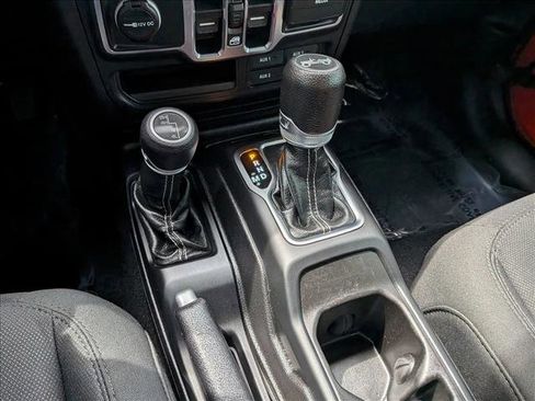 Used 2018 Jeep Wrangler Unlimited Sahara w/ Cold Weather Group image 15