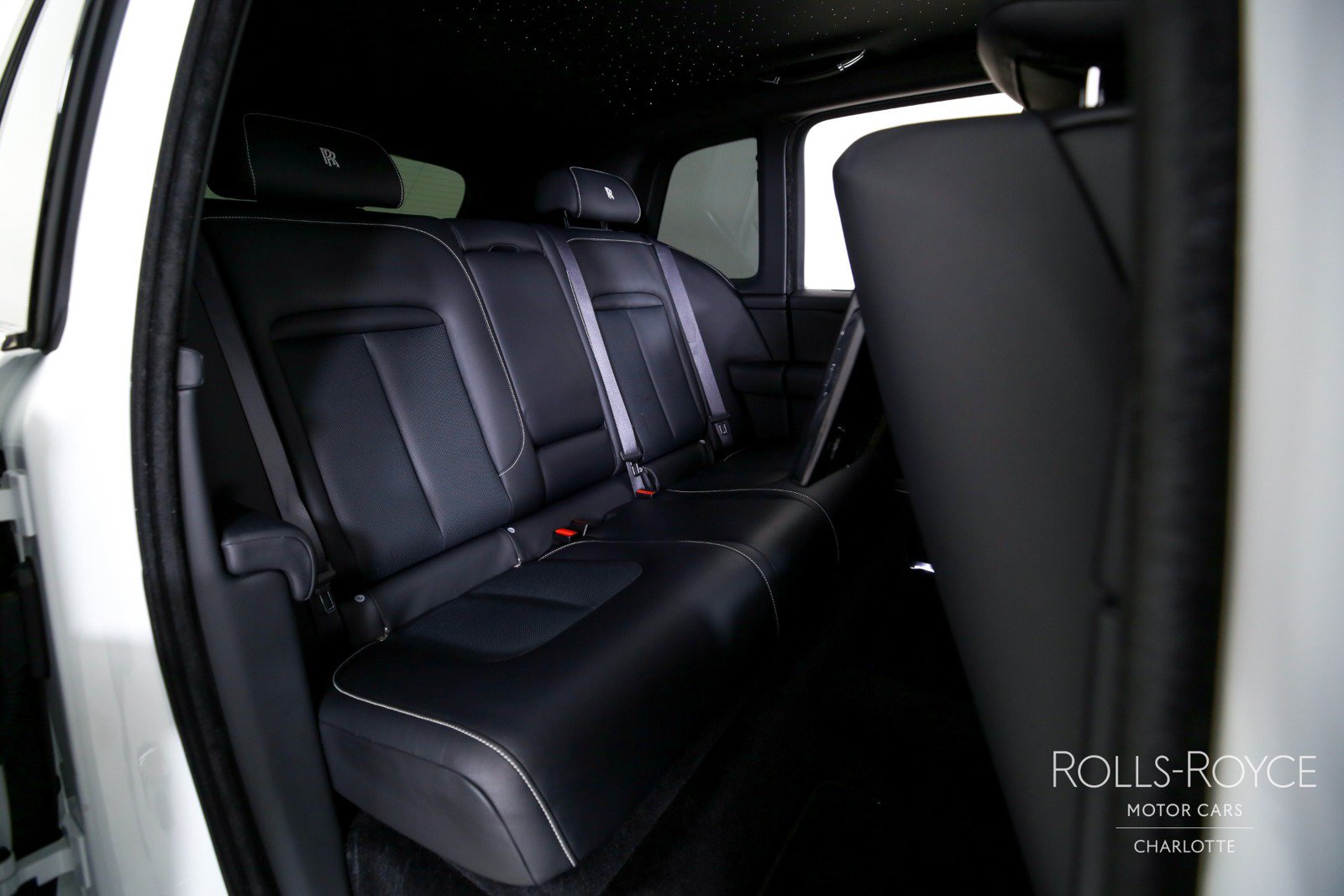 Used 2024 Rolls-Royce Cullinan AWD/4WD image 30