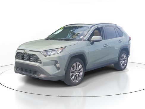 Used 2021 Toyota RAV4 XLE Premium FWD image 3