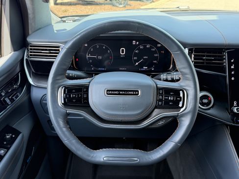 Used 2024 Jeep Grand Wagoneer L Series III w/ Rear Seat Video Group 1 AWD/4WD image 17