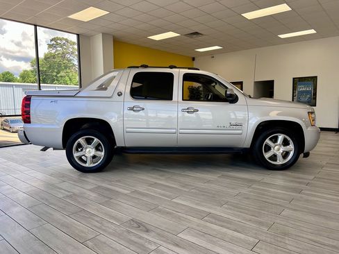 Used 2013 Chevrolet Avalanche LT w/ Texas Edition image 5