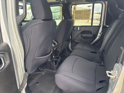 Certified 2022 Jeep Gladiator Rubicon w/ Cold Weather Group image 10