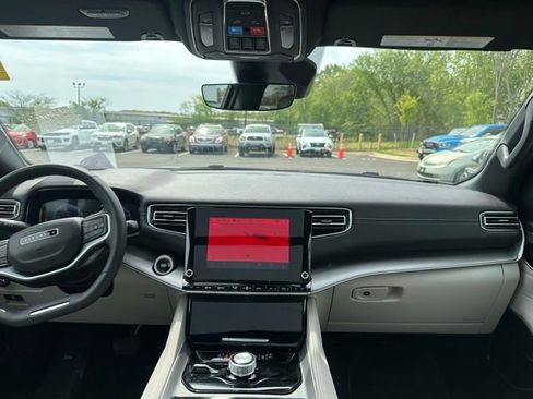 Used 2025 Jeep Wagoneer 4WD w/ Premium Group I image 25