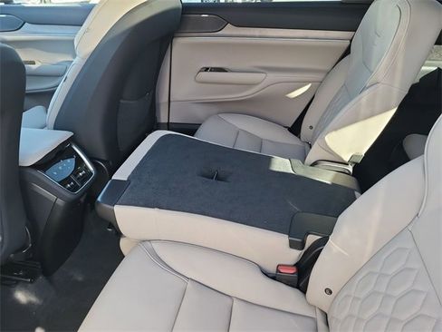 New 2025 Volvo EX90 Plus image 13