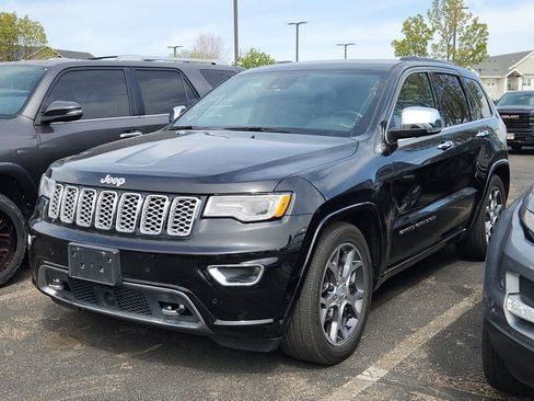 Used 2021 Jeep Grand Cherokee Overland image 3