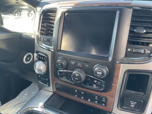 Used 2018 RAM 1500 Laramie w/ Convenience Group AWD/4WD image 7