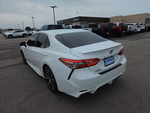 Used 2018 Toyota Camry SE w/ Moonroof Package FWD image 8