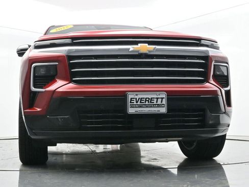 Used 2025 Chevrolet Traverse High Country AWD/4WD image 52