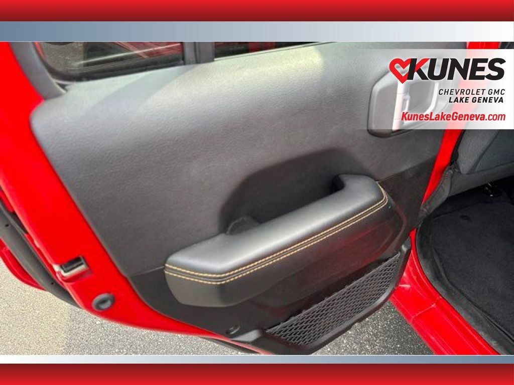 Used 2025 Jeep Wrangler Unlimited Sahara AWD/4WD image 17