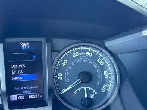 Used 2020 Toyota Tacoma TRD Off-Road AWD/4WD image 18