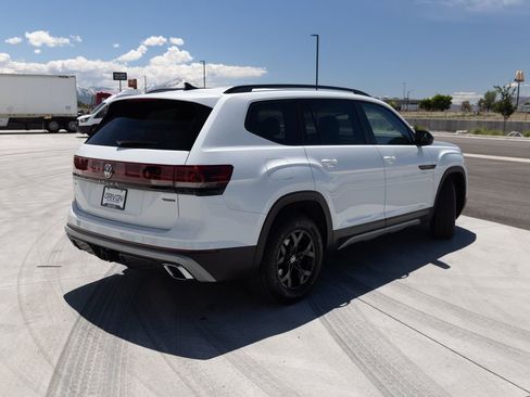 Used 2024 Volkswagen Atlas Peak Edition SE AWD/4WD image 9