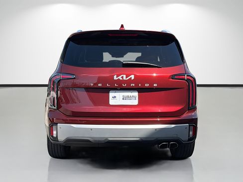 Used 2024 Kia Telluride EX w/ EX Captain's Chair Package FWD image 4