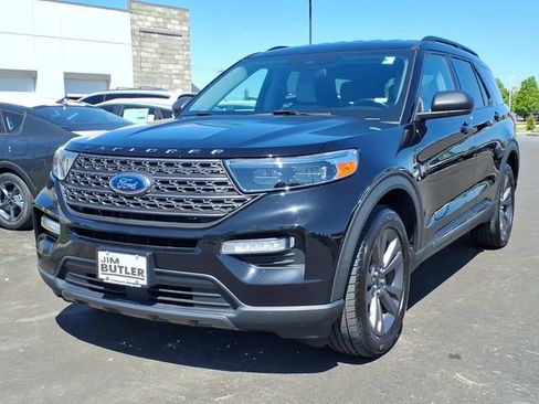 Used 2021 Ford Explorer XLT AWD/4WD image 2