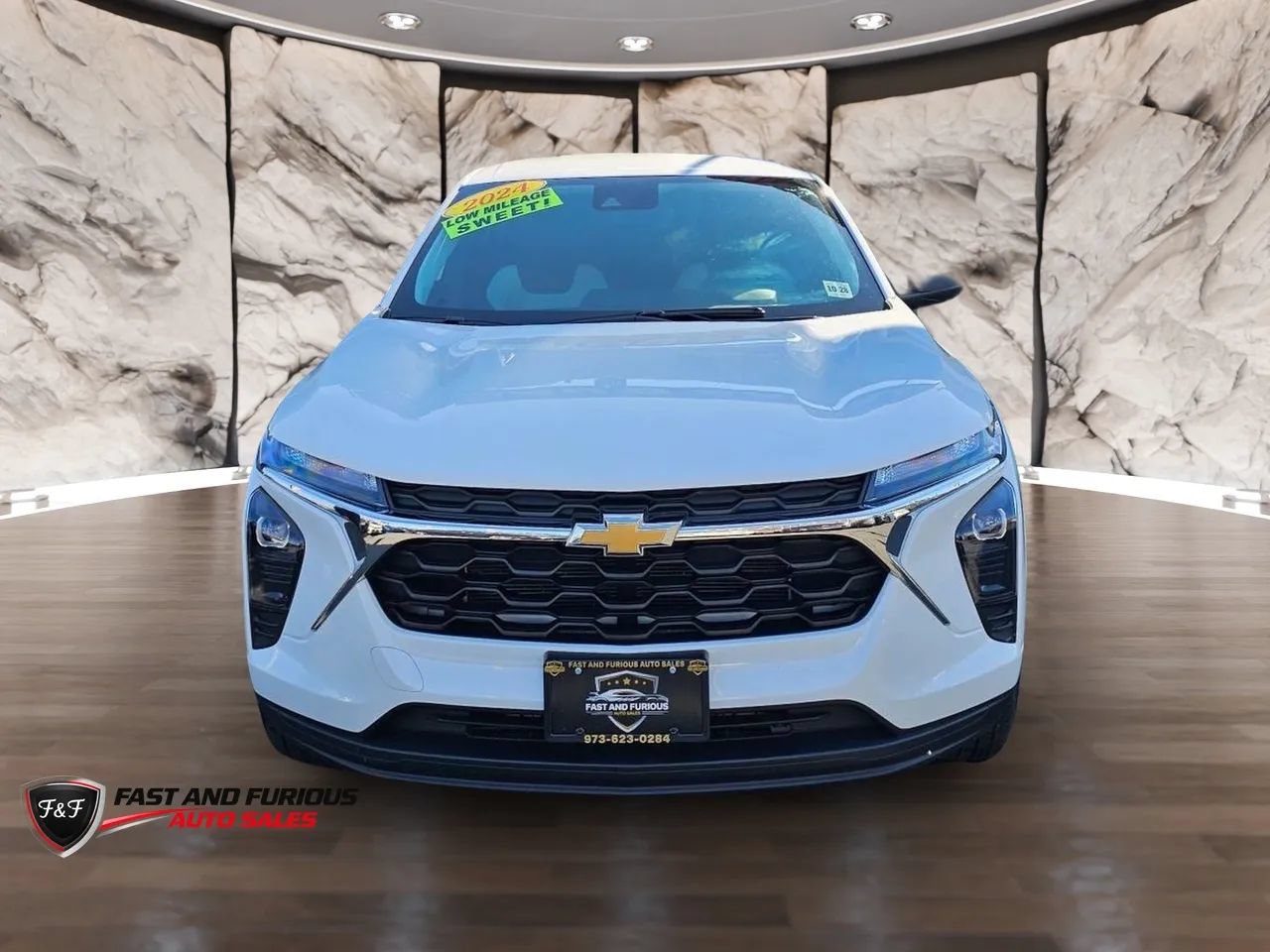 Used 2024 Chevrolet Trax LS FWD image 2
