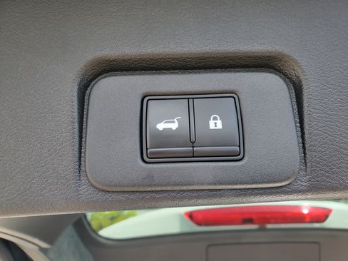 Used 2022 Nissan Rogue SV w/ SV Premium Package image 16