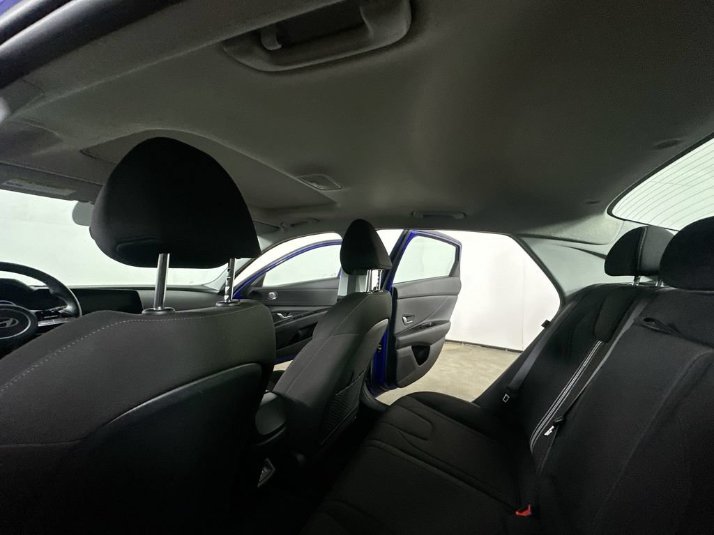 Used 2025 Hyundai Elantra SEL FWD image 15