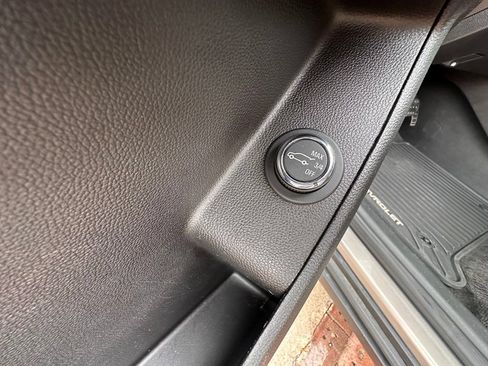 Used 2019 Chevrolet Traverse LT FWD image 16