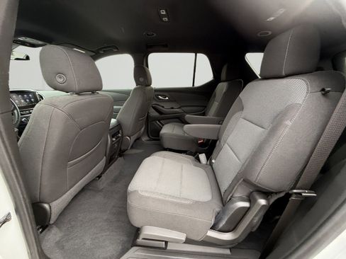 Used 2023 Chevrolet Traverse LT image 8