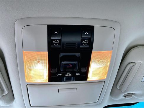 Used 2022 Lexus GX 460 Luxury w/ Sport Design Package AWD/4WD image 28