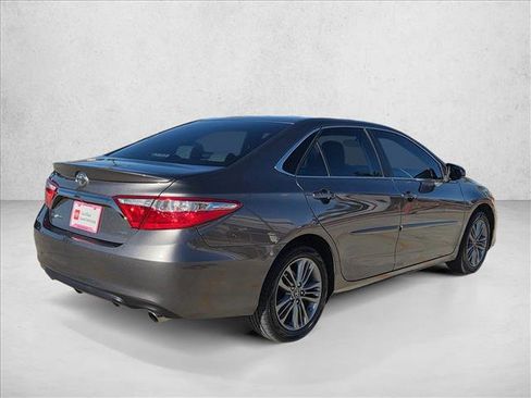 Used 2017 Toyota Camry SE image 5